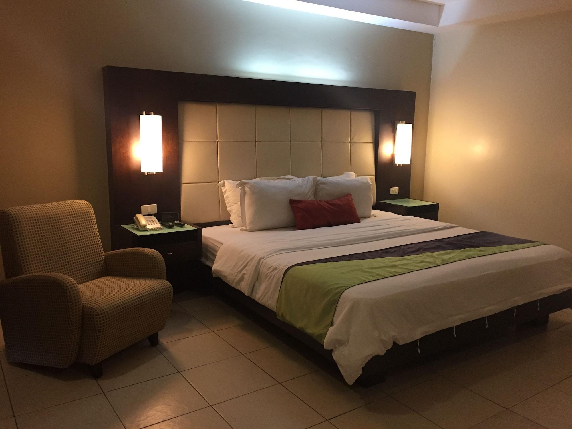 Circle Inn - Iloilo City Center Zewnętrze zdjęcie