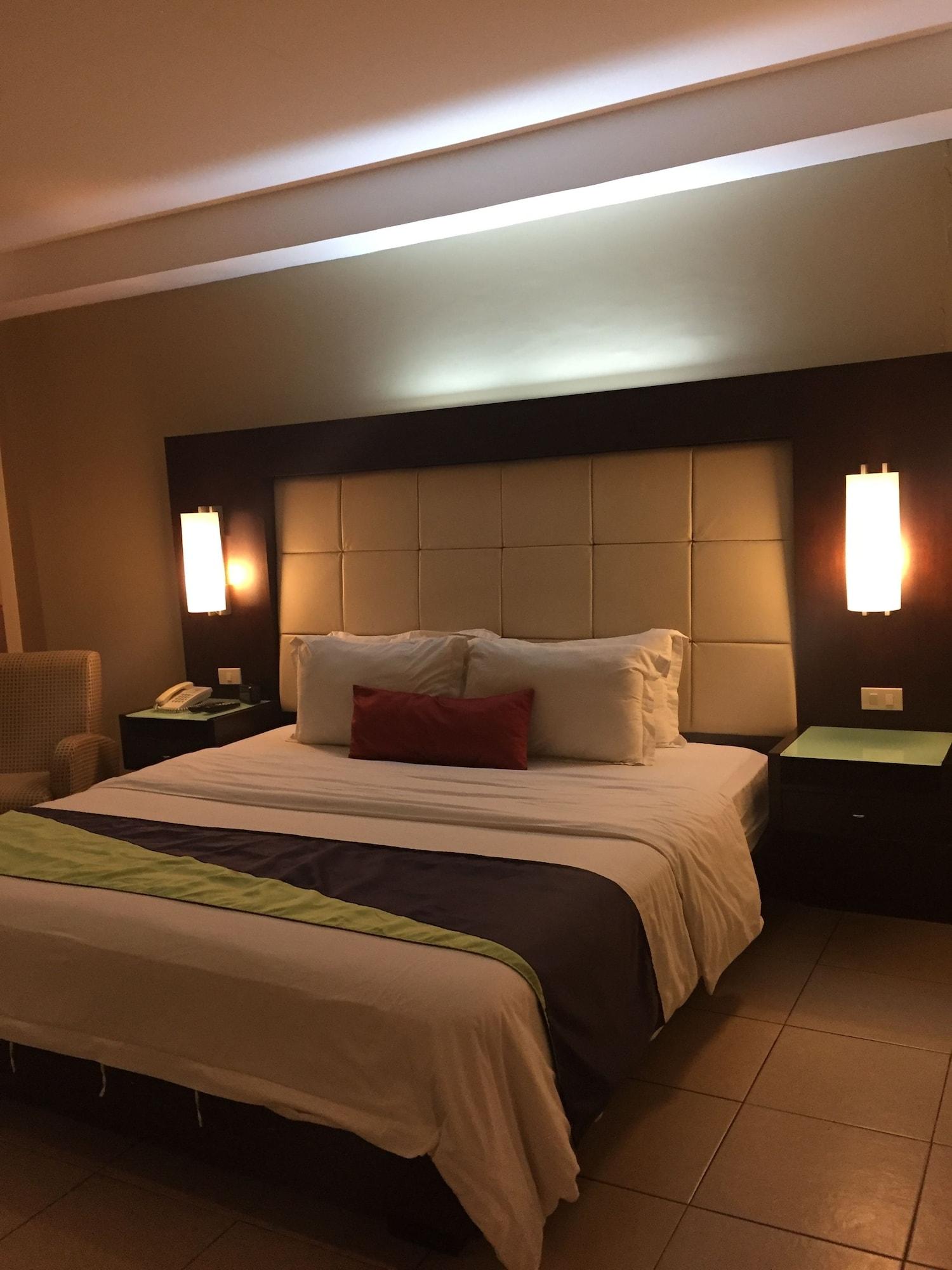 Circle Inn - Iloilo City Center Zewnętrze zdjęcie