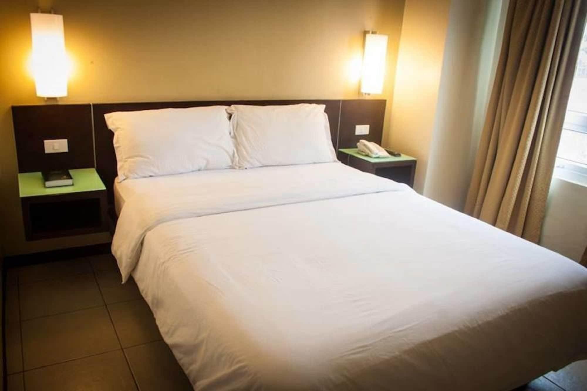 Circle Inn - Iloilo City Center Zewnętrze zdjęcie