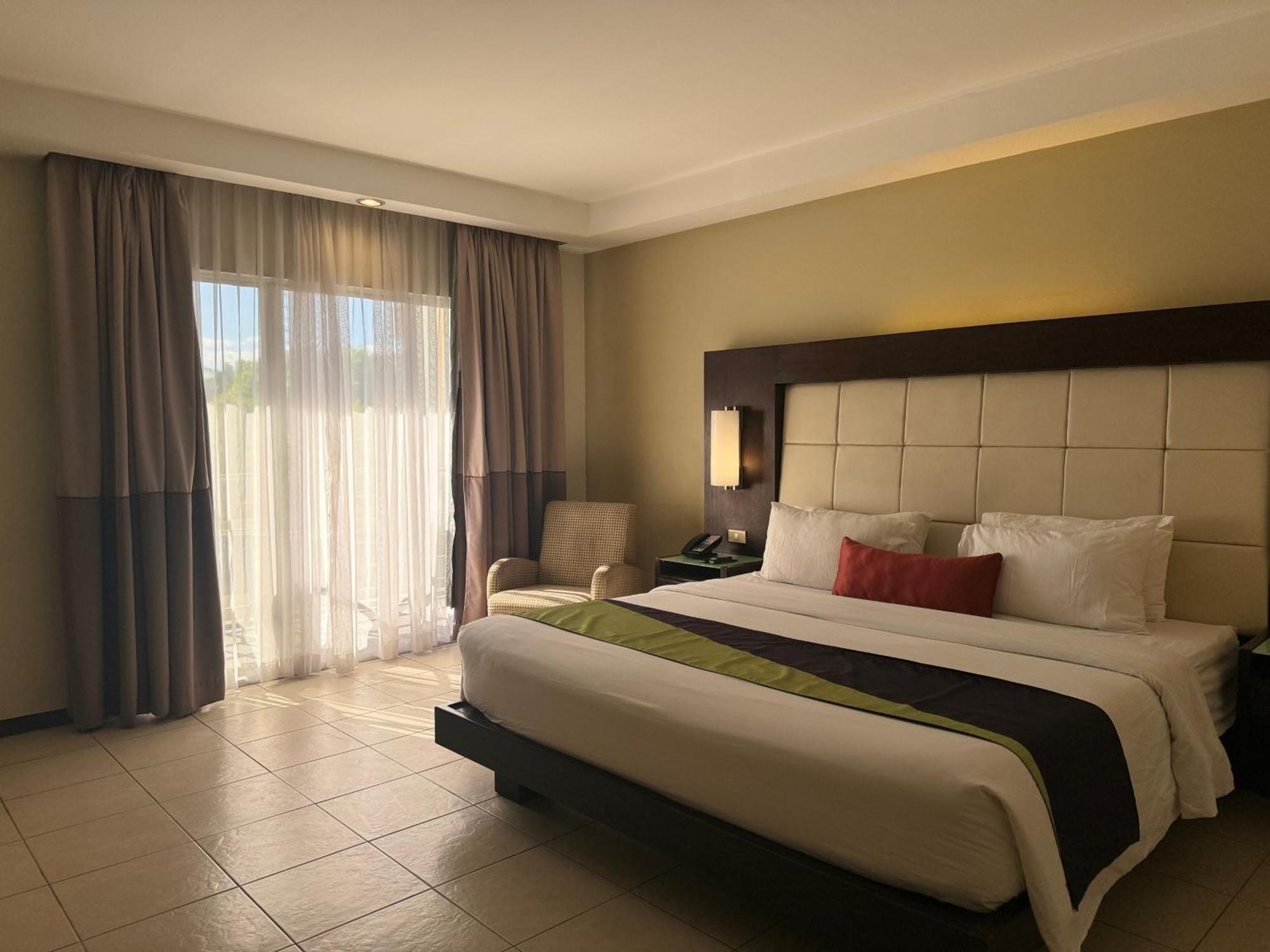 Circle Inn - Iloilo City Center Zewnętrze zdjęcie