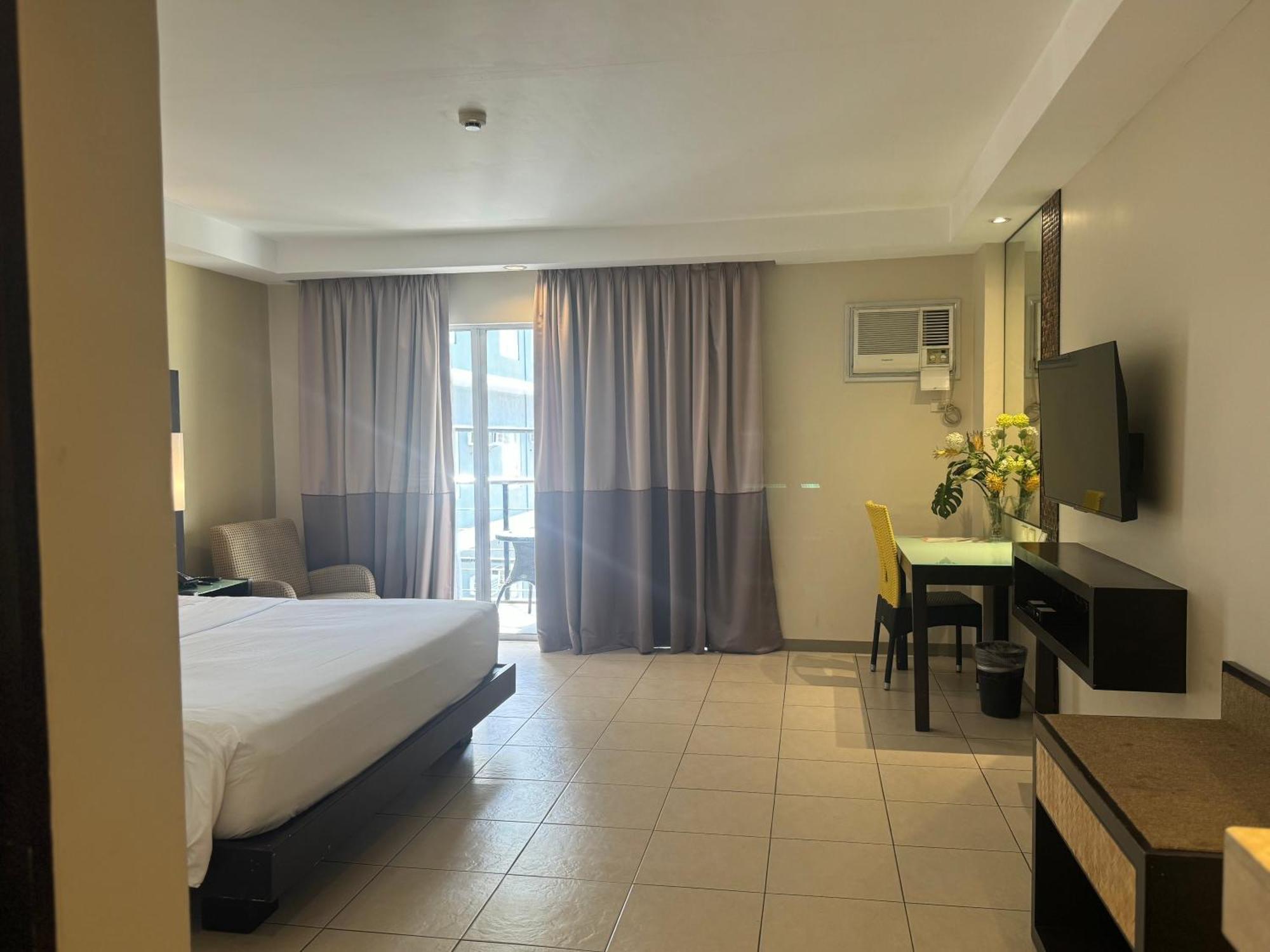 Circle Inn - Iloilo City Center Zewnętrze zdjęcie