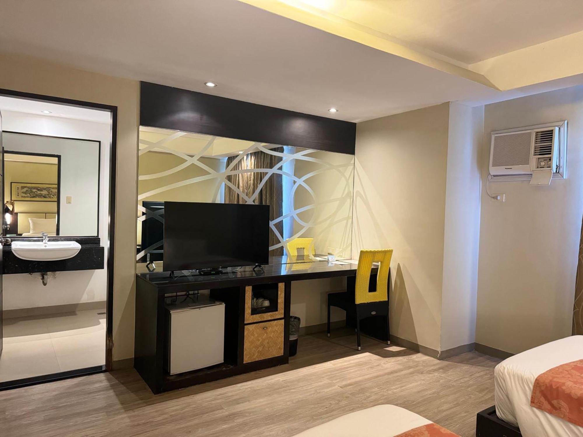 Circle Inn - Iloilo City Center Zewnętrze zdjęcie
