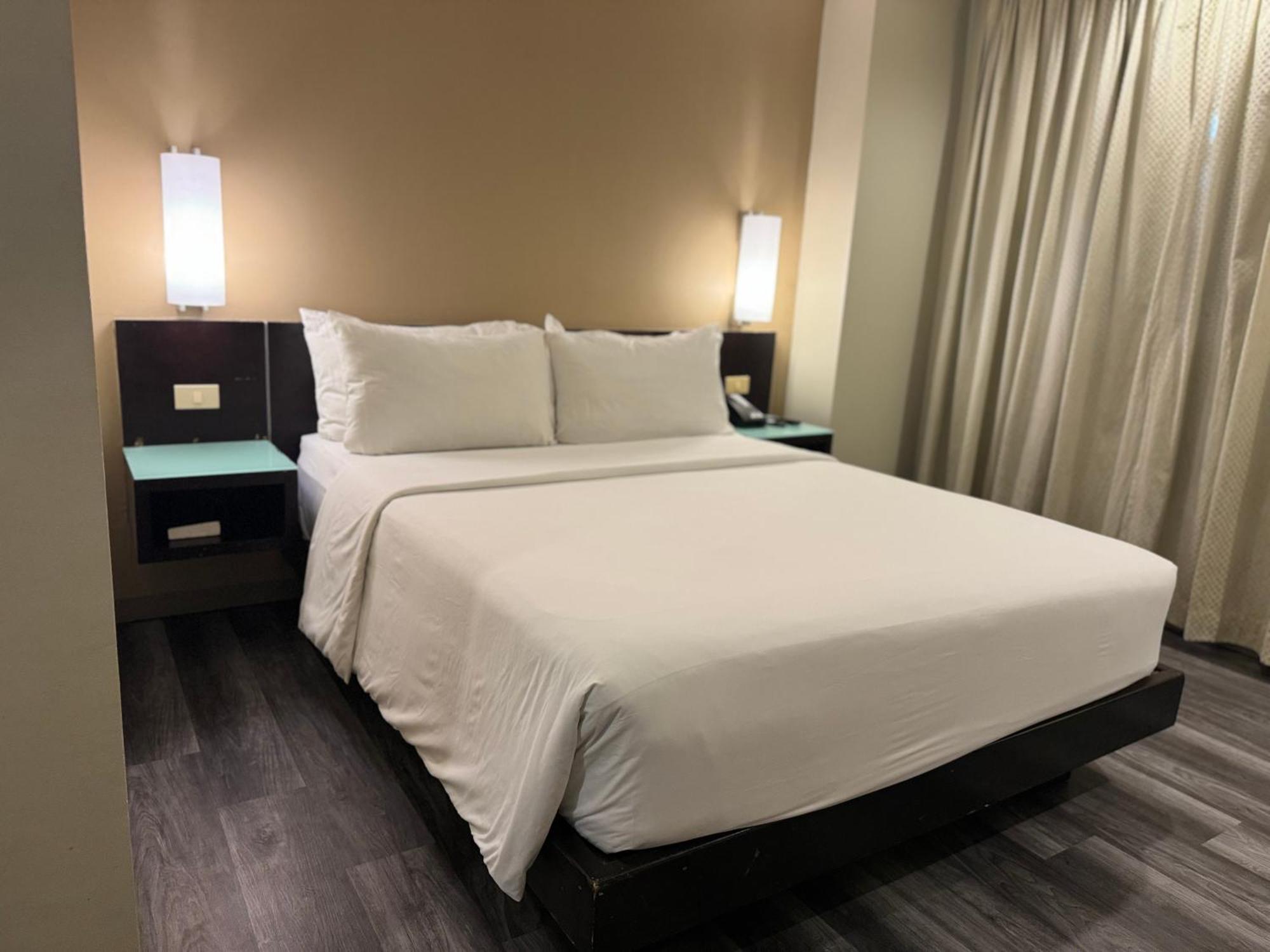 Circle Inn - Iloilo City Center Zewnętrze zdjęcie