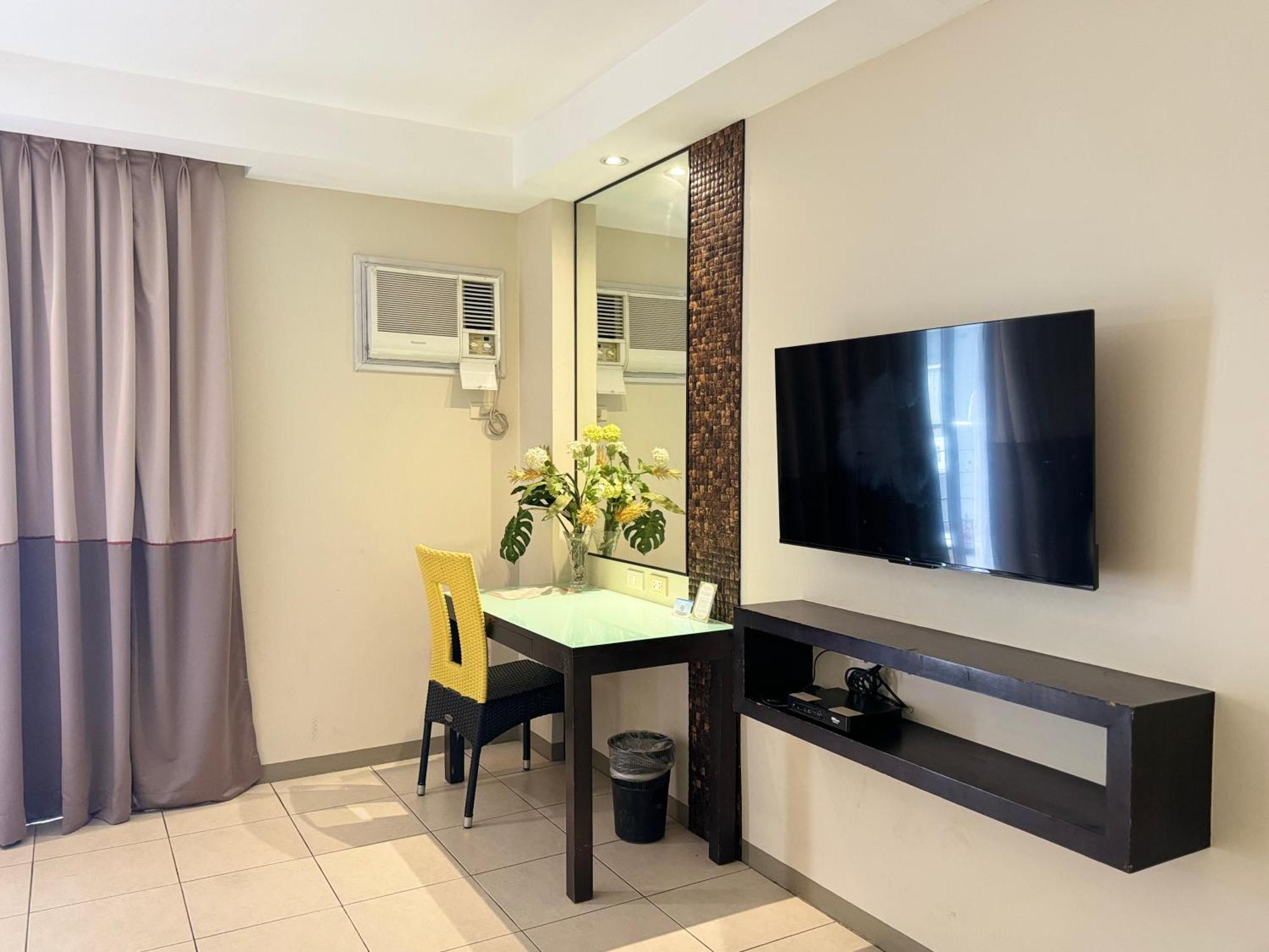 Circle Inn - Iloilo City Center Zewnętrze zdjęcie
