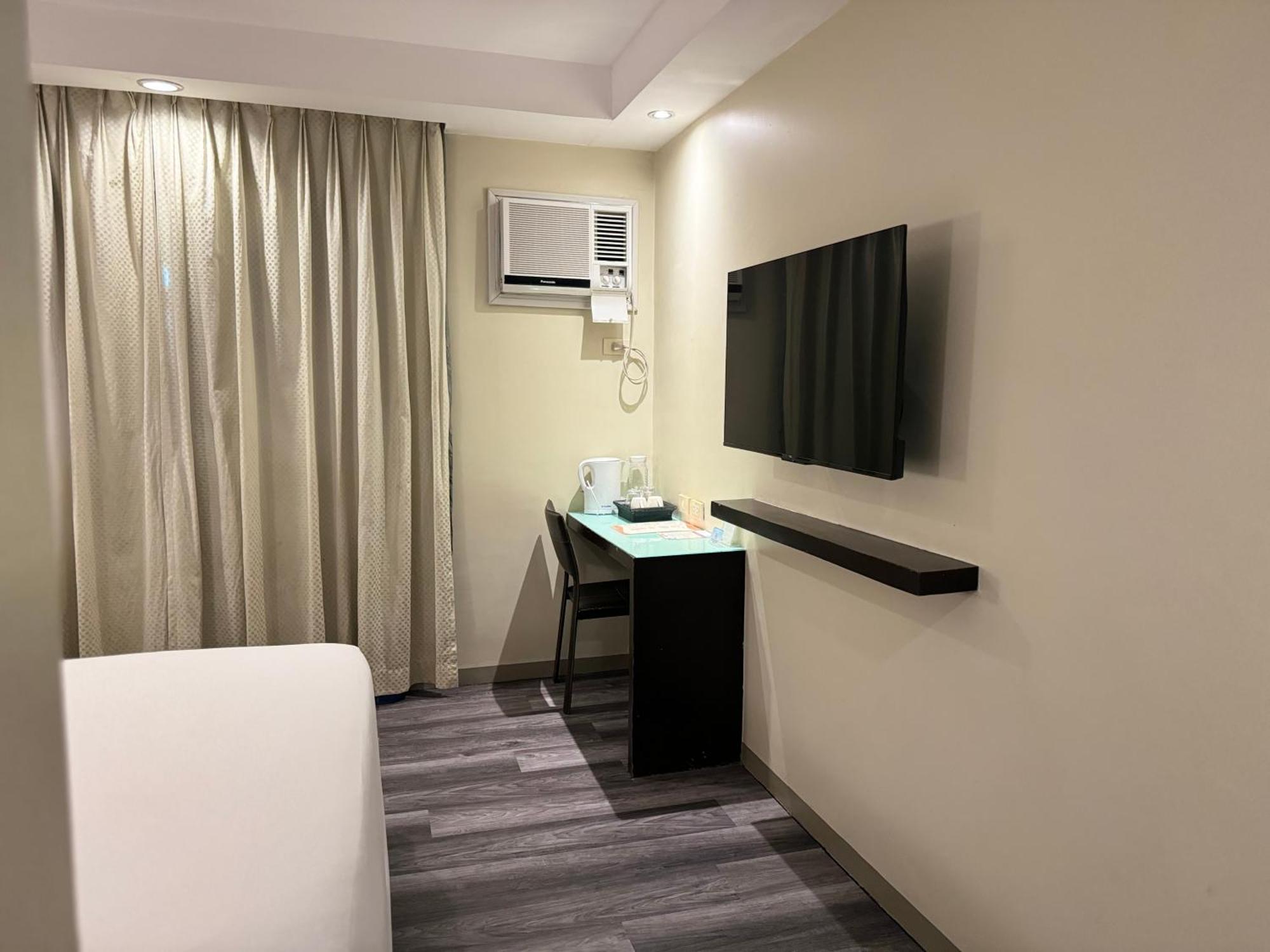 Circle Inn - Iloilo City Center Zewnętrze zdjęcie