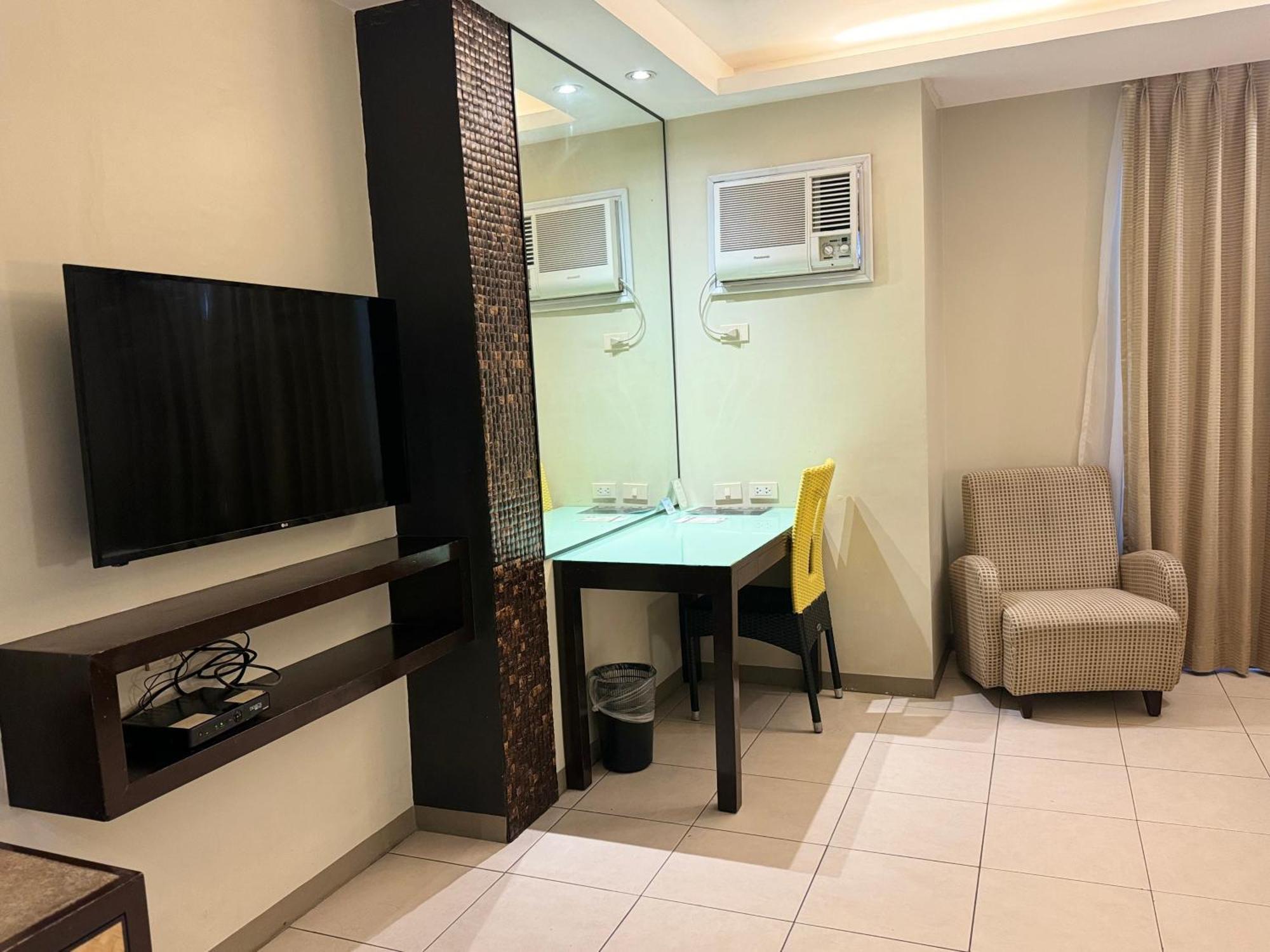 Circle Inn - Iloilo City Center Zewnętrze zdjęcie