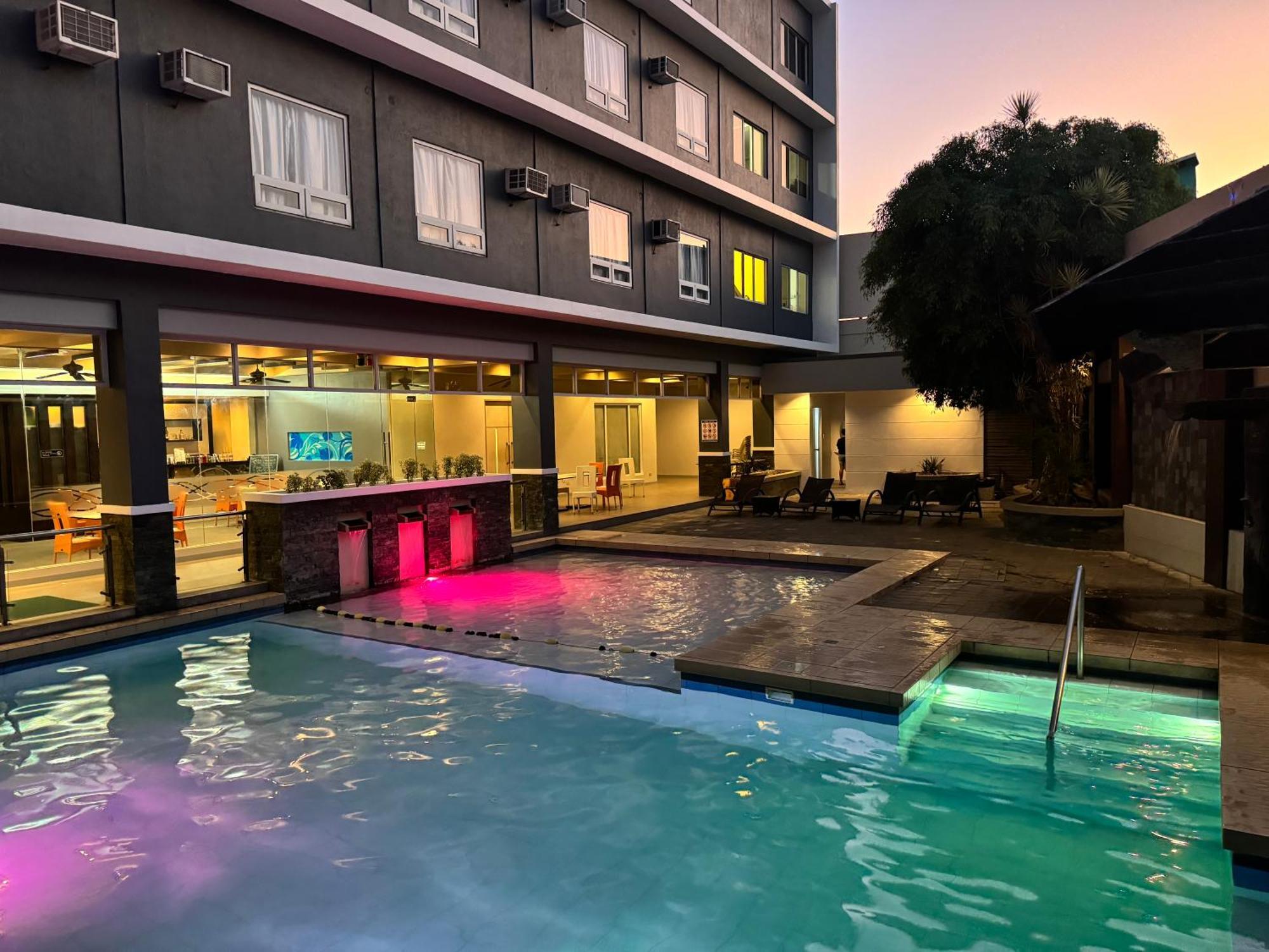 Circle Inn - Iloilo City Center Zewnętrze zdjęcie