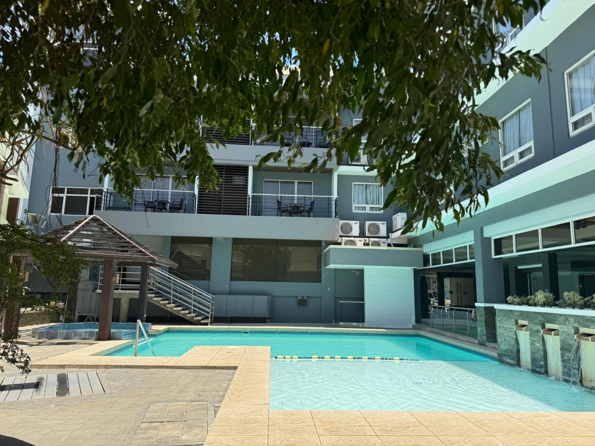 Circle Inn - Iloilo City Center Zewnętrze zdjęcie