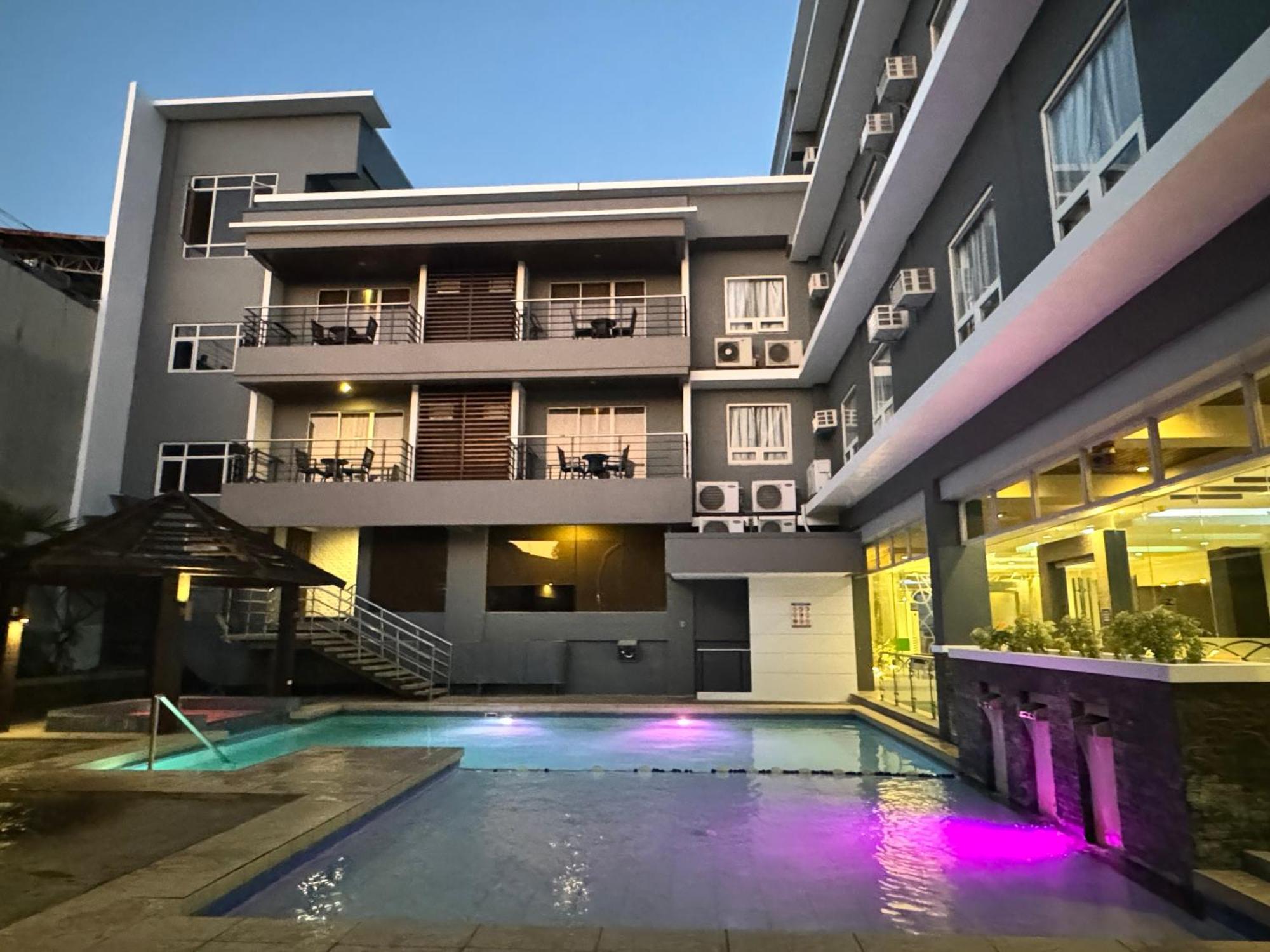 Circle Inn - Iloilo City Center Zewnętrze zdjęcie